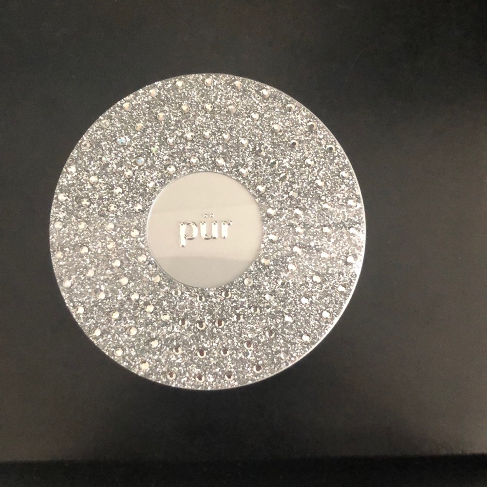 Pur Montreal’s pressed powder